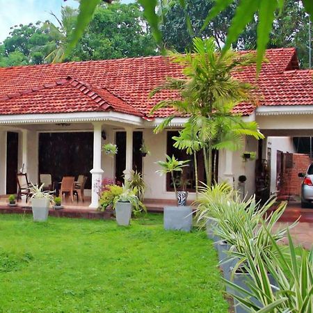 Coco Home Negombo Luaran gambar