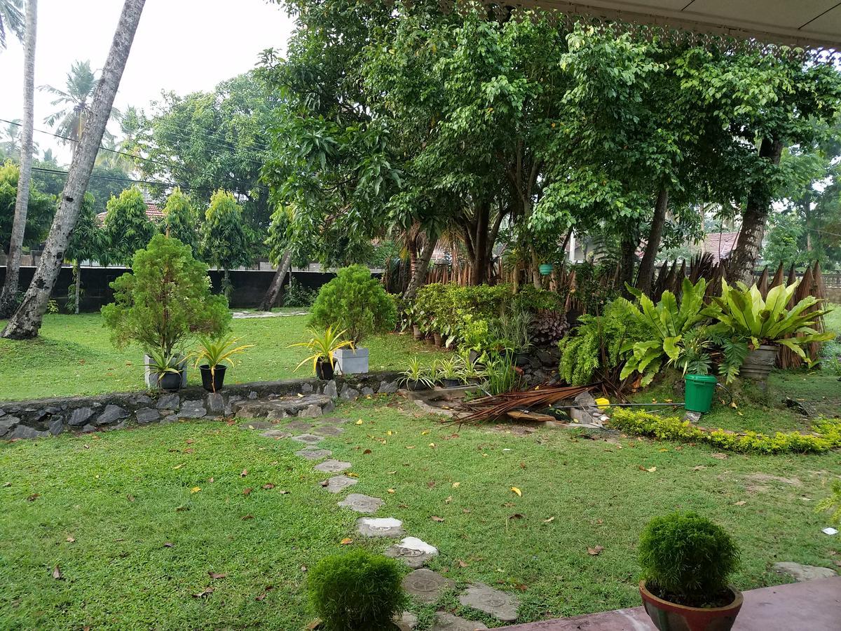 Coco Home Negombo Luaran gambar