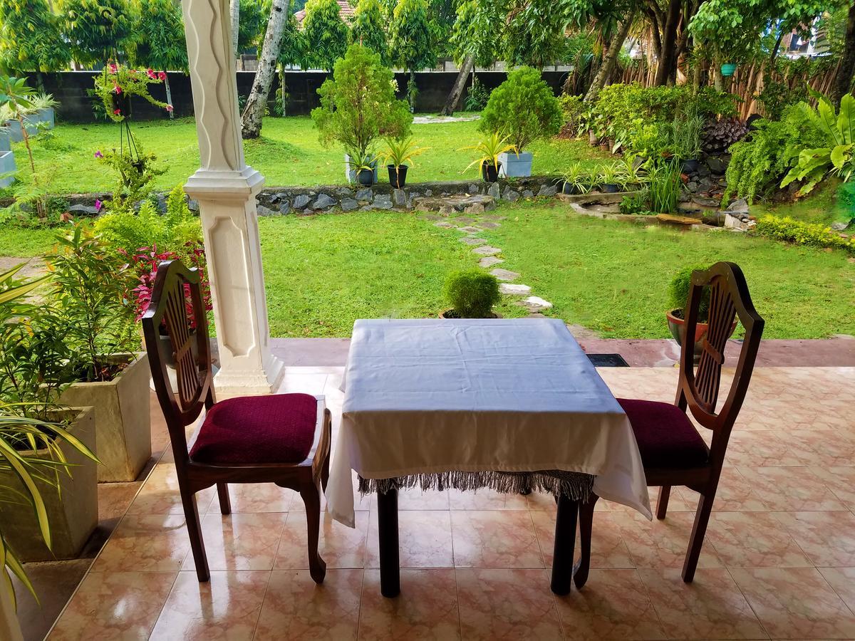 Coco Home Negombo Luaran gambar